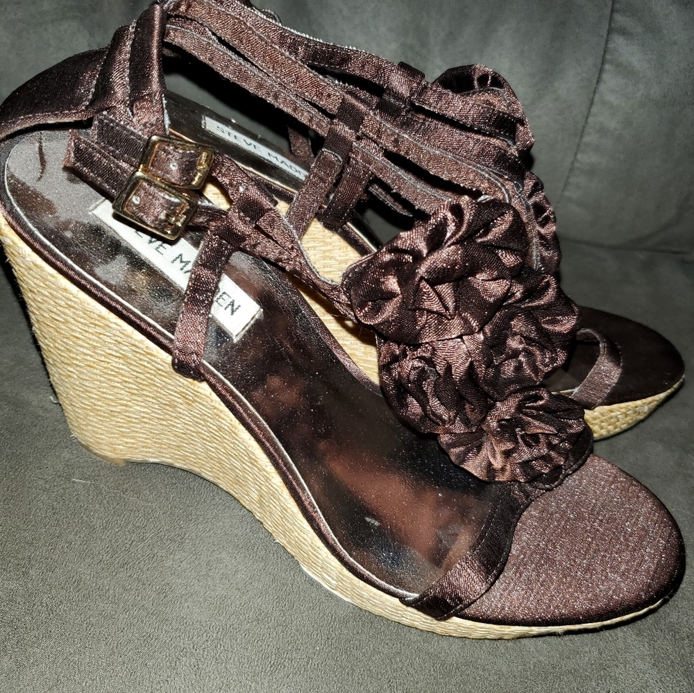 Steve Madden Brown Wedges with Flower desi…